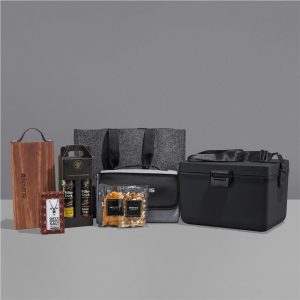 Yatta Trailside Treasure Hamper in Black