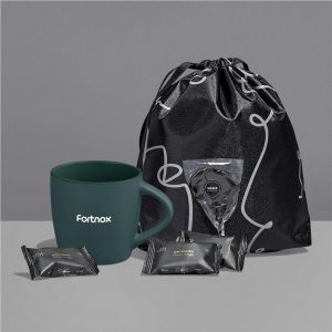 Yatta Bright Bites Hamper in Dark Green