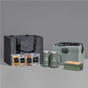Yatta Distinguished Details Hamper in Moss Green