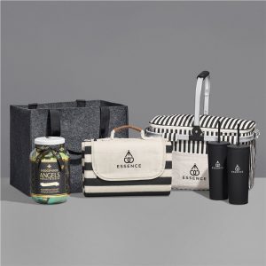 Yatta Grand Gesture Hamper in Black