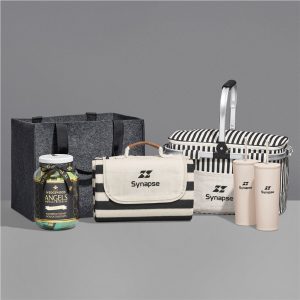 Yatta Grand Gesture Hamper in Cream