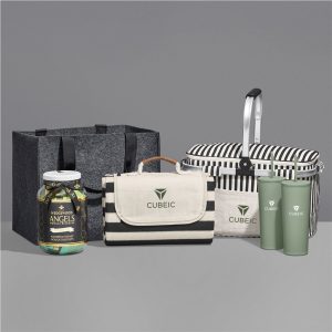 Yatta Grand Gesture Hamper in Sage