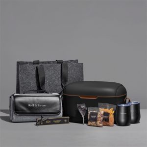 Yatta Lavish Leisure Hamper in Black