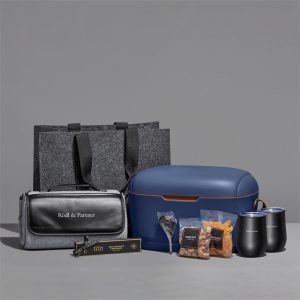 Yatta Lavish Leisure Hamper in Navy