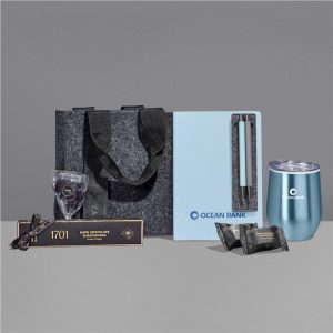 Yatta Vogue Vibes Hamper in Light Turquoise