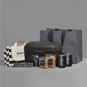 Yatta Outdoor Indulgence Hamper in Black